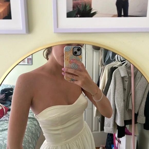 Elegant Strapless White Gown - Picture 3 of 6